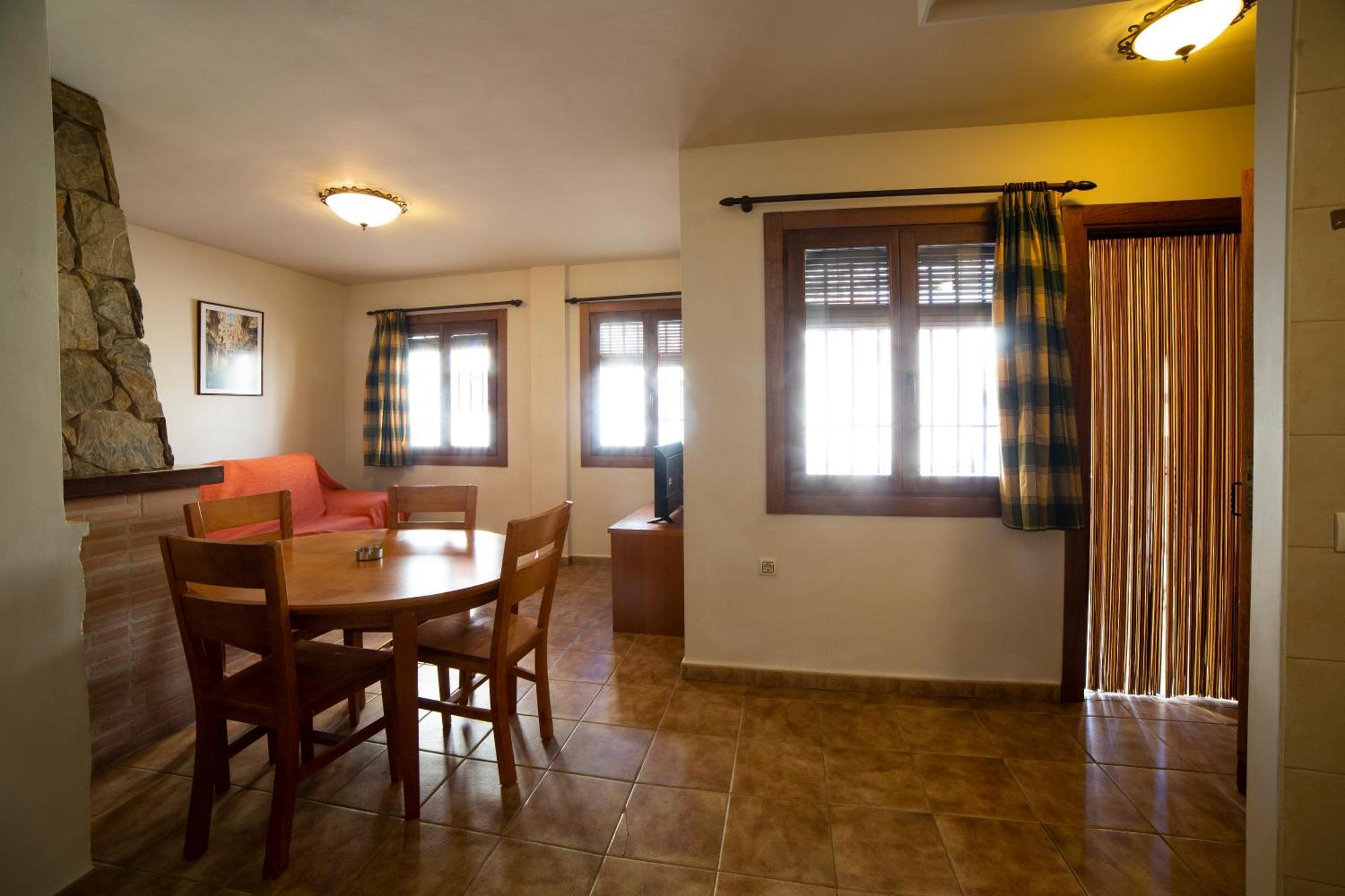 Apartamentos Berrocal Alcala del Jucar Zewnętrze zdjęcie